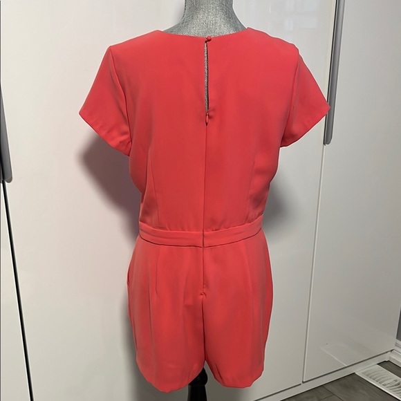BANANA REPUBLIC Coral Zip Up Dressy Short Sleeve Romper, Size 10P - Picture 5 of 9